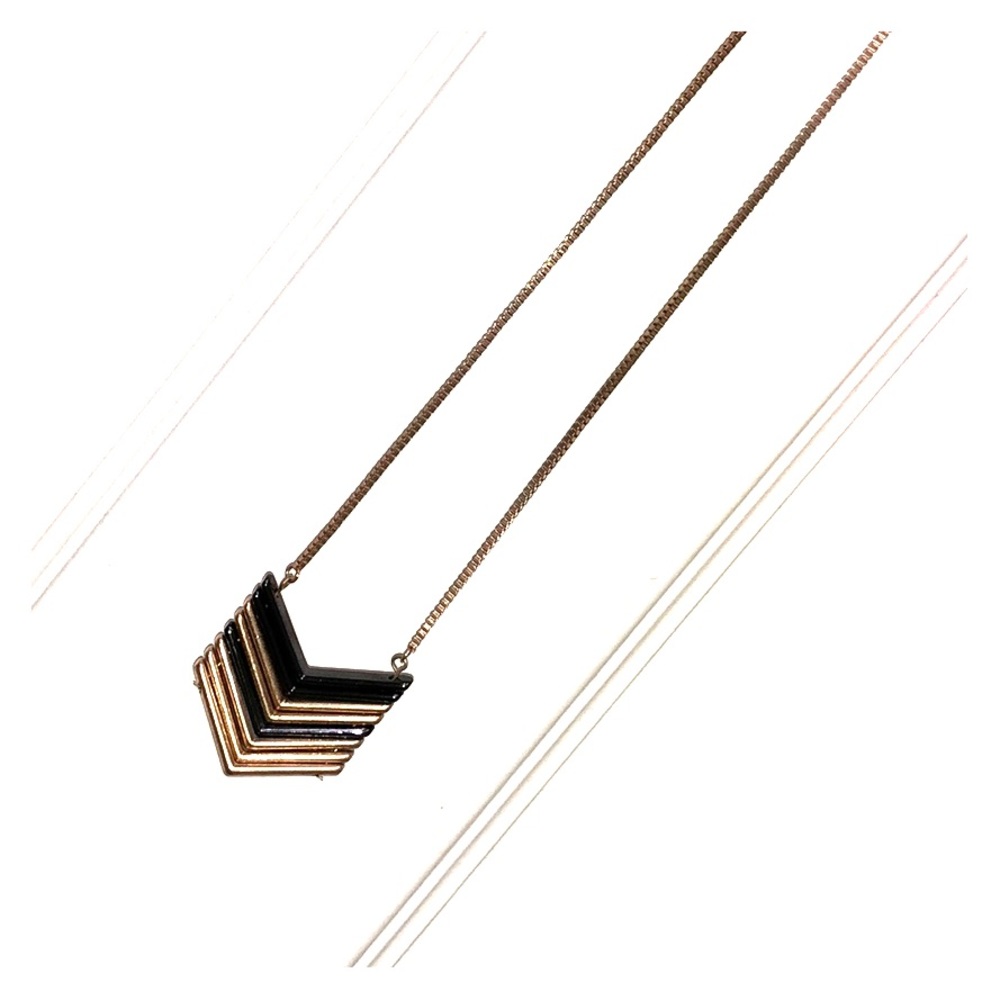 Stitch fix necklace